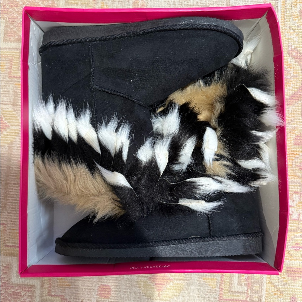 Fuzzy Moccasins Black/Tan. NWT